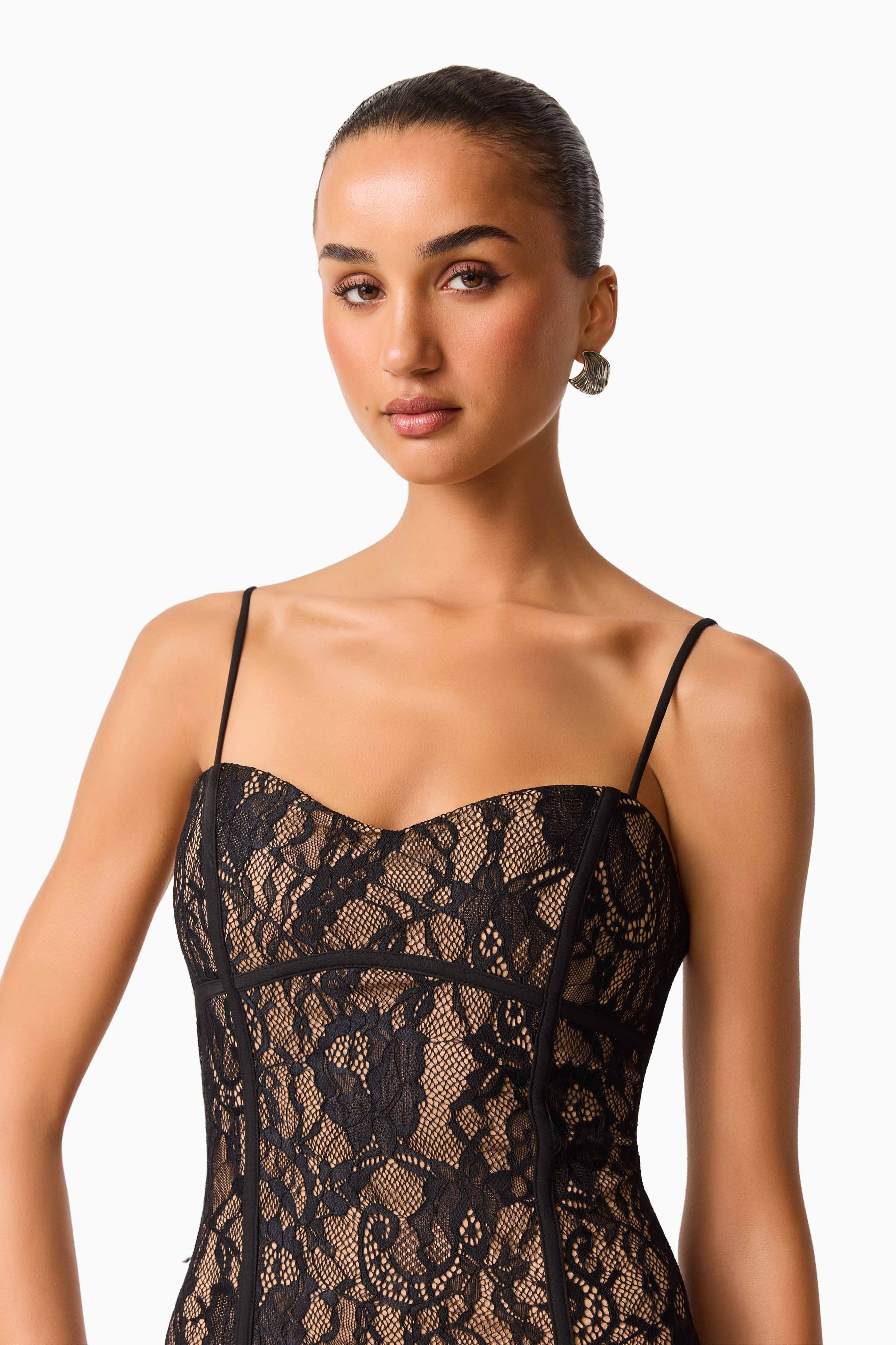 CURAAE Astra Sweetheart Midi Dress in Black